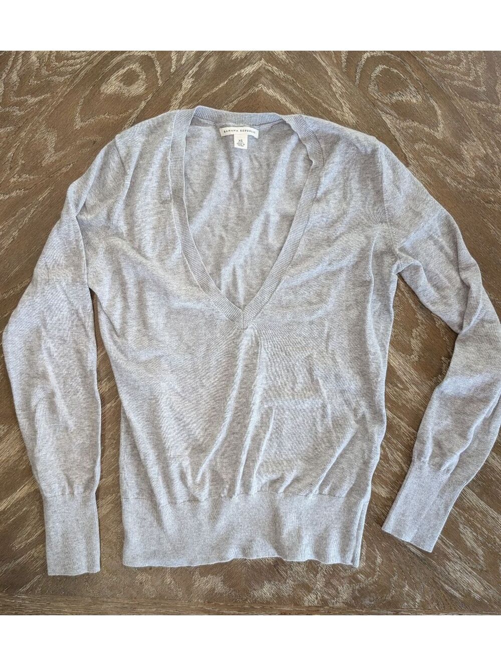 Banana Republic Womens XS Gray V-Neck Sweater 100% Cotton Fine Knit
